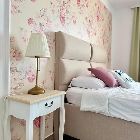 Pine&Sea Beach Retreat Свети Стефан Екстериор снимка
