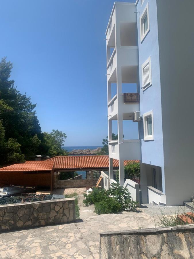 Pine&Sea Beach Retreat Свети Стефан Екстериор снимка