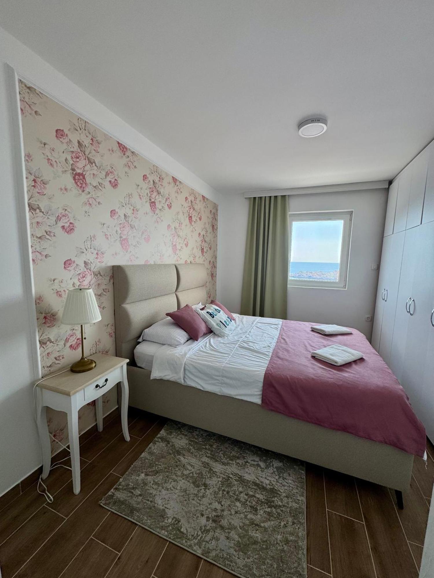 Pine&Sea Beach Retreat Свети Стефан Екстериор снимка