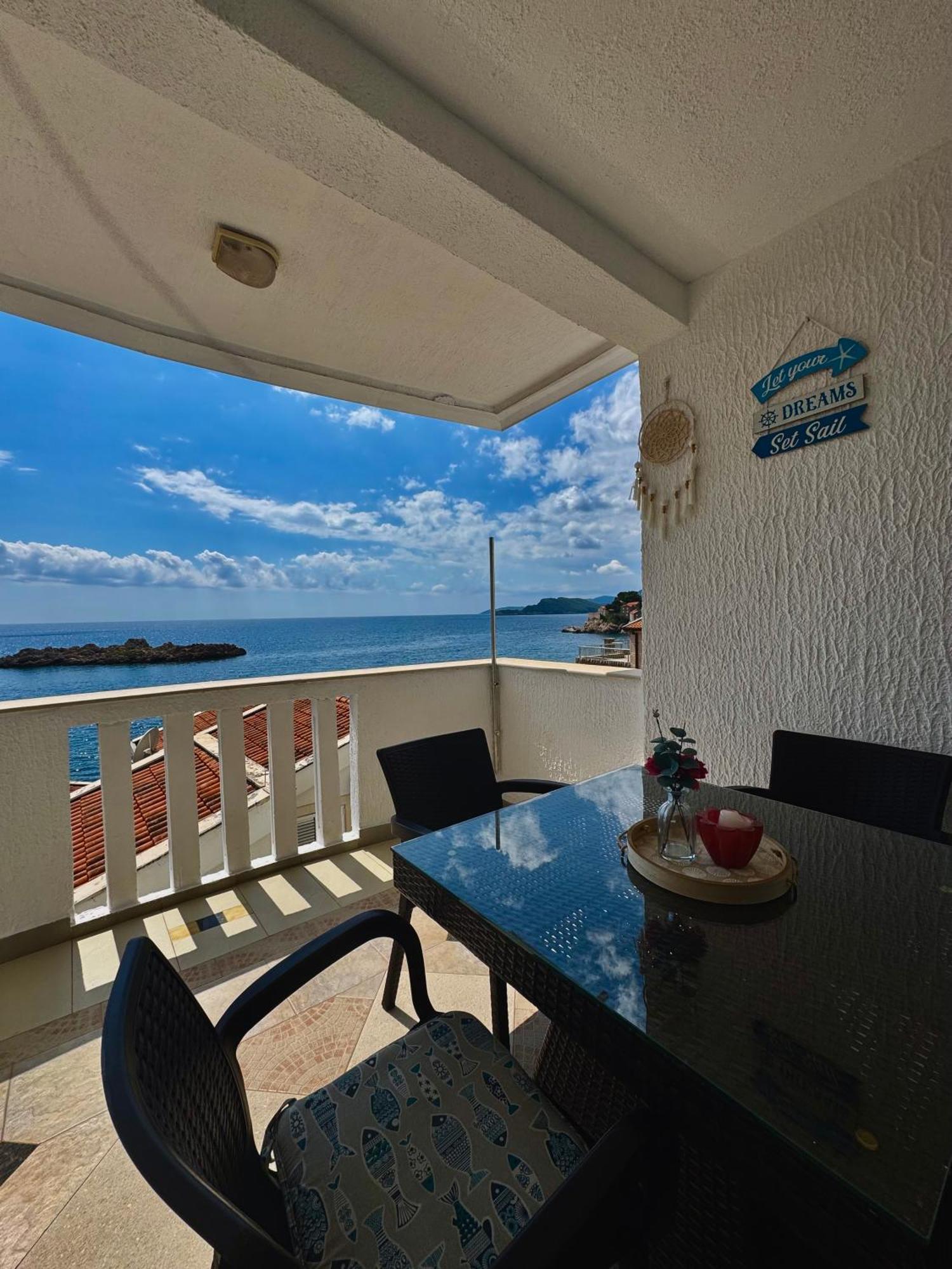 Pine&Sea Beach Retreat Свети Стефан Екстериор снимка
