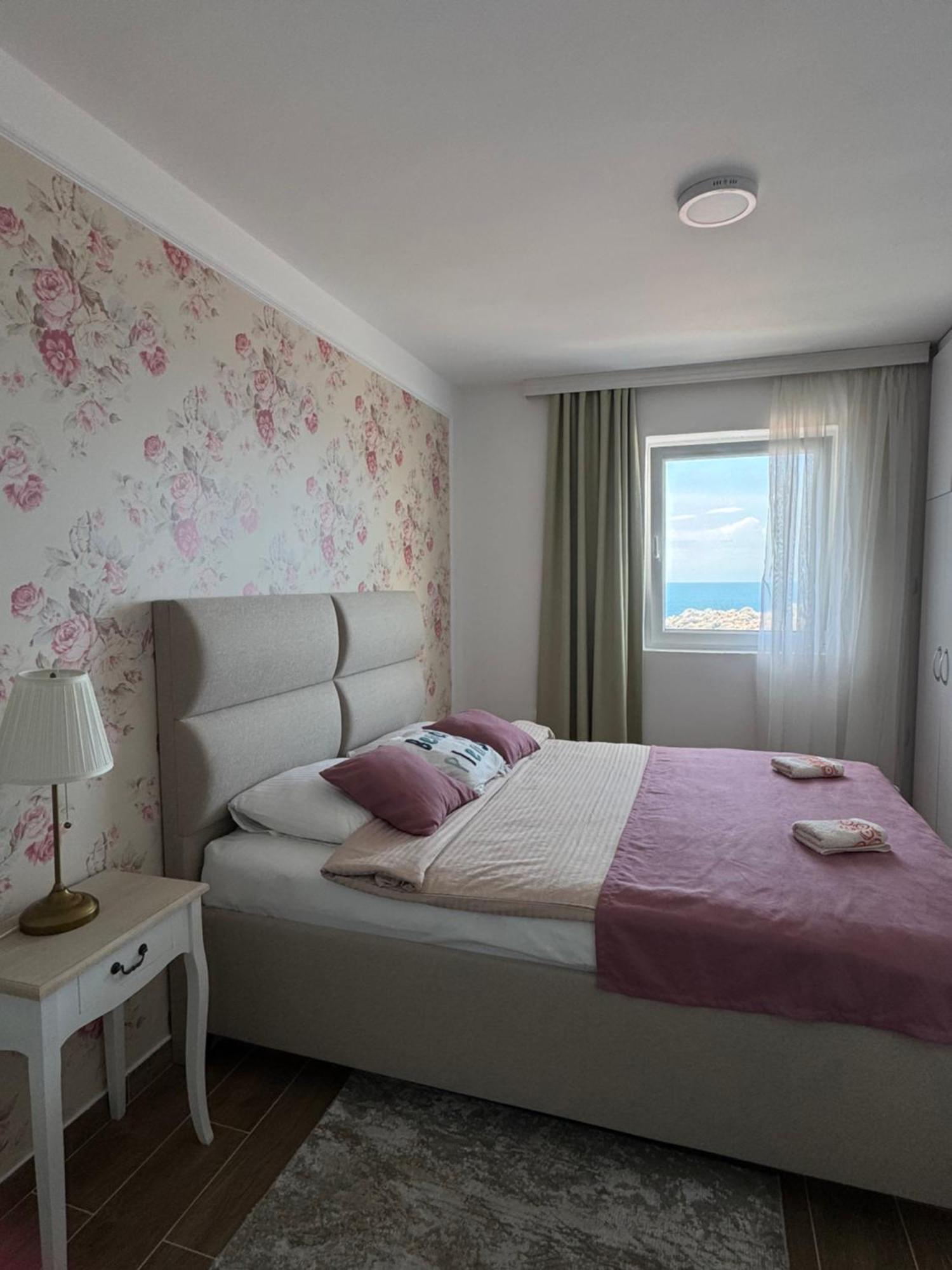 Pine&Sea Beach Retreat Свети Стефан Екстериор снимка